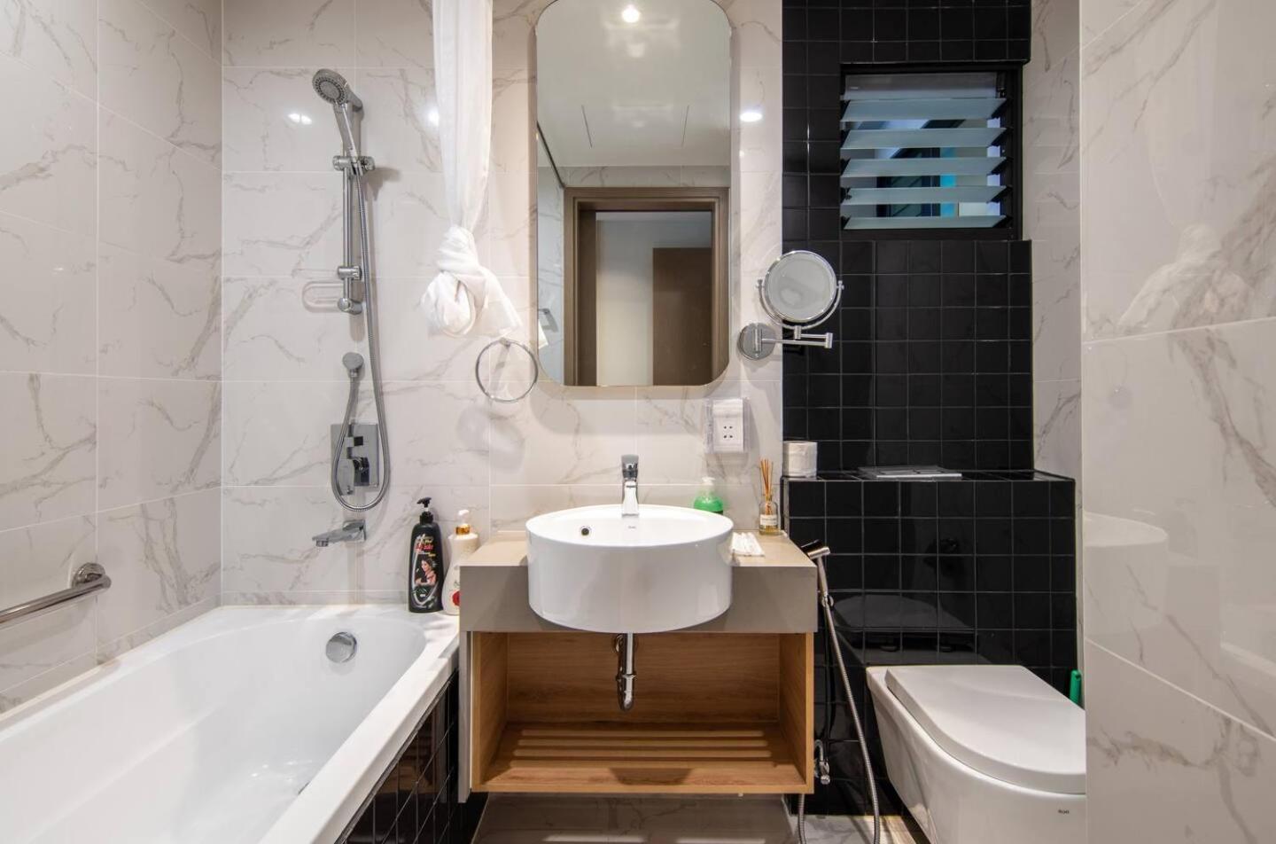 Luxury 2 Or 3Br Apartment In Dist 1 N Pool, Gym, Airport Pickup Ho Chi Minh City Exterior photo