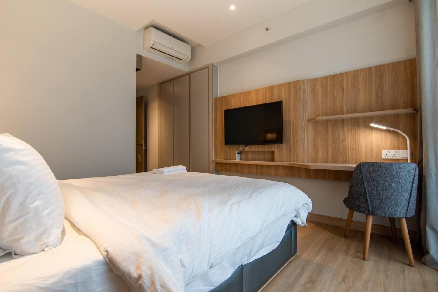 Luxury 2 Or 3Br Apartment In Dist 1 N Pool, Gym, Airport Pickup Ho Chi Minh City Exterior photo
