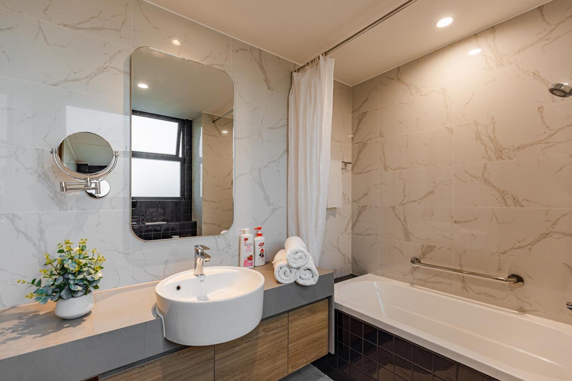 Luxury 2 Or 3Br Apartment In Dist 1 N Pool, Gym, Airport Pickup Ho Chi Minh City Exterior photo